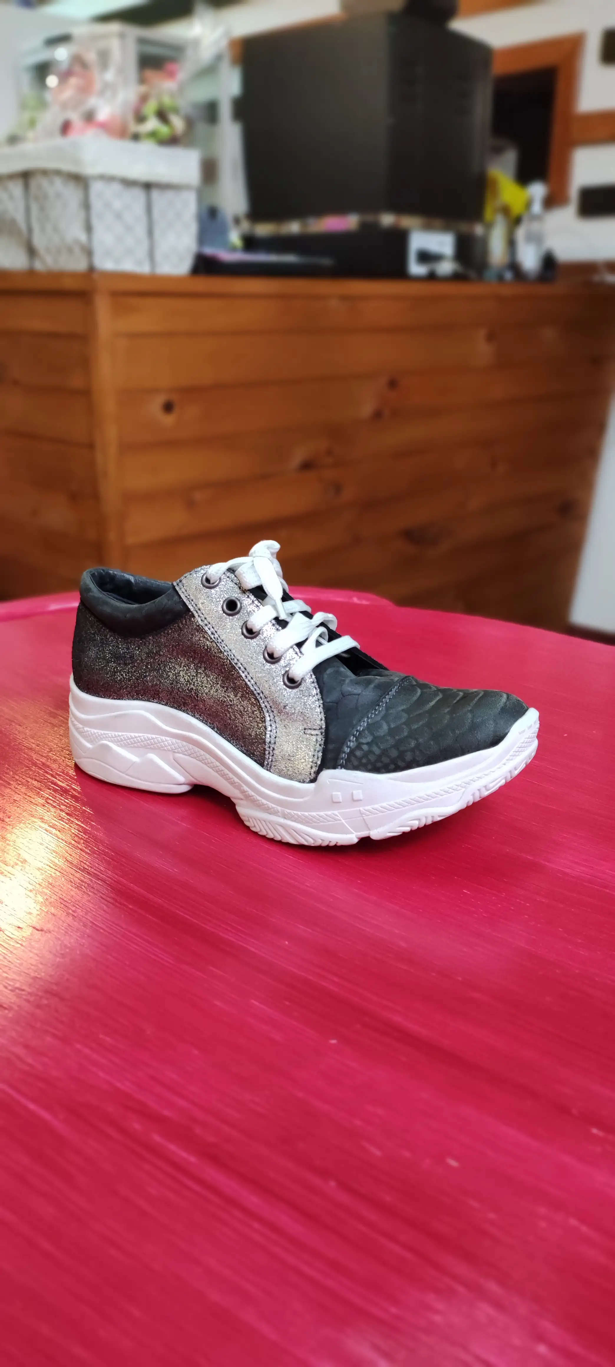 Zapatilla azul piedra con plateado