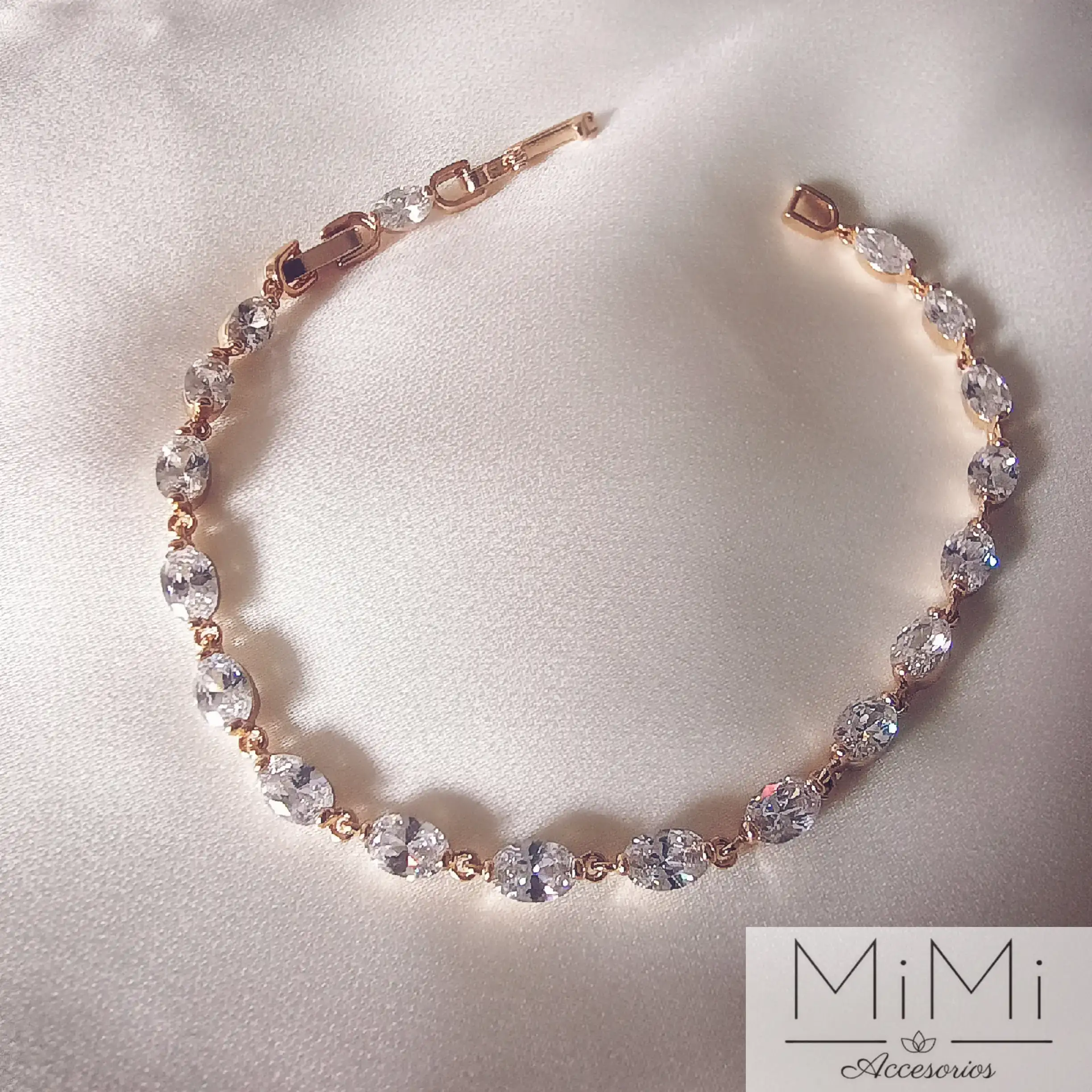 Pulsera bañada en oro piedra Circón 