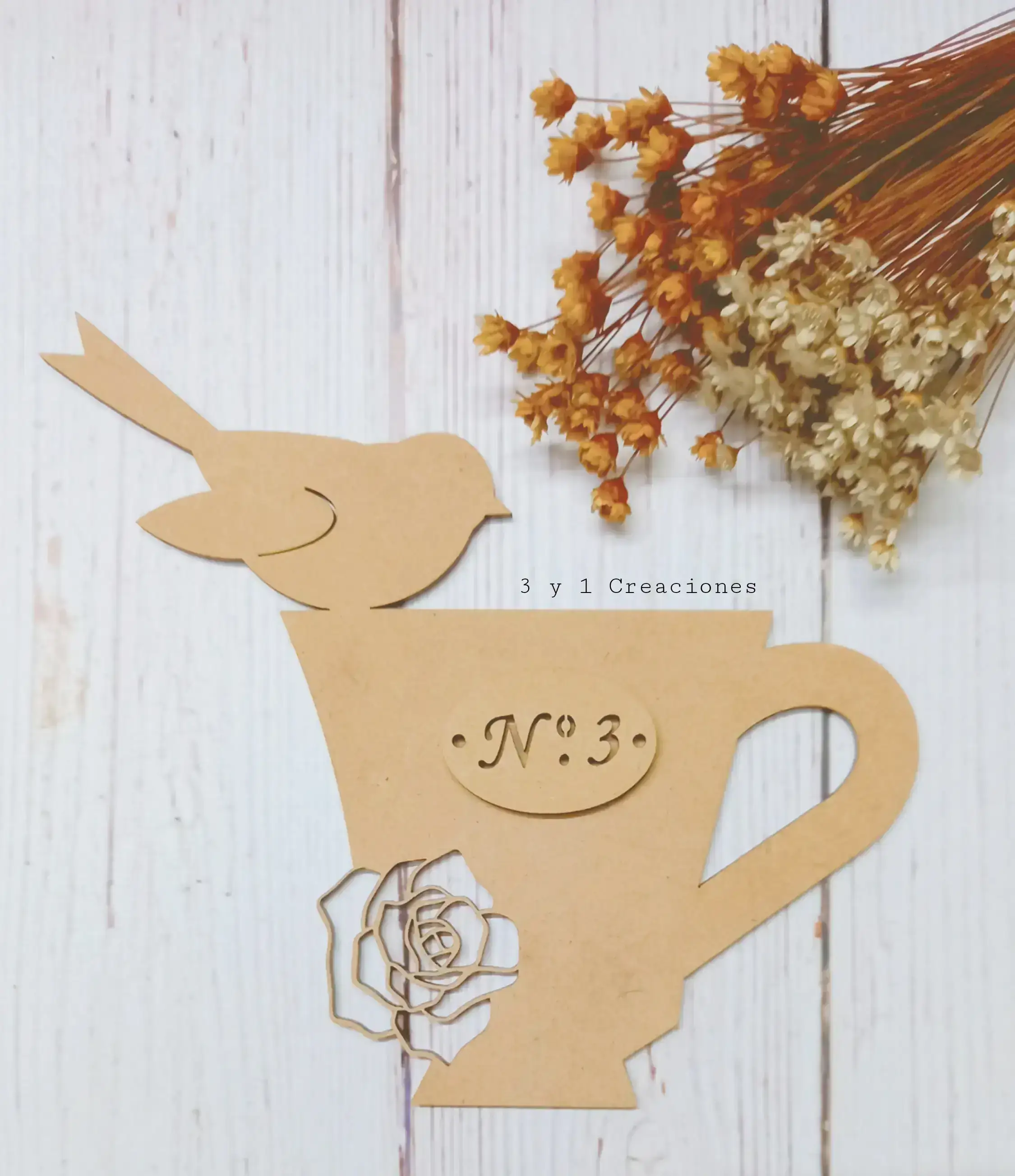 FIGURA TAZA CON ROSA + TAG