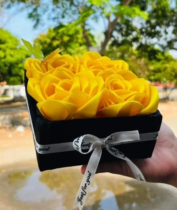 ✨ Caja Mágica de rosas eternas ✨ (Amarillas) 3