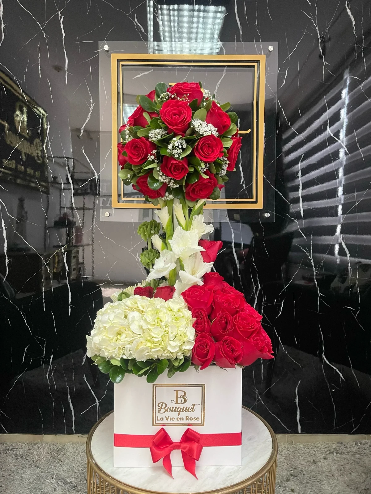 Cuadrada con bola de rosas 3