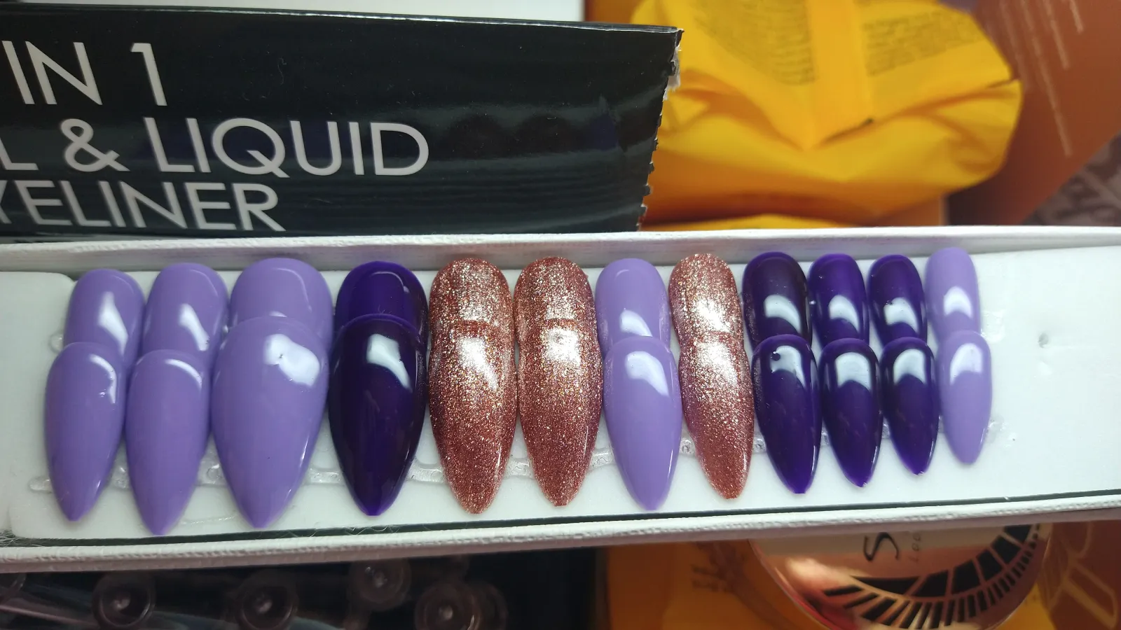 Uñas moradas