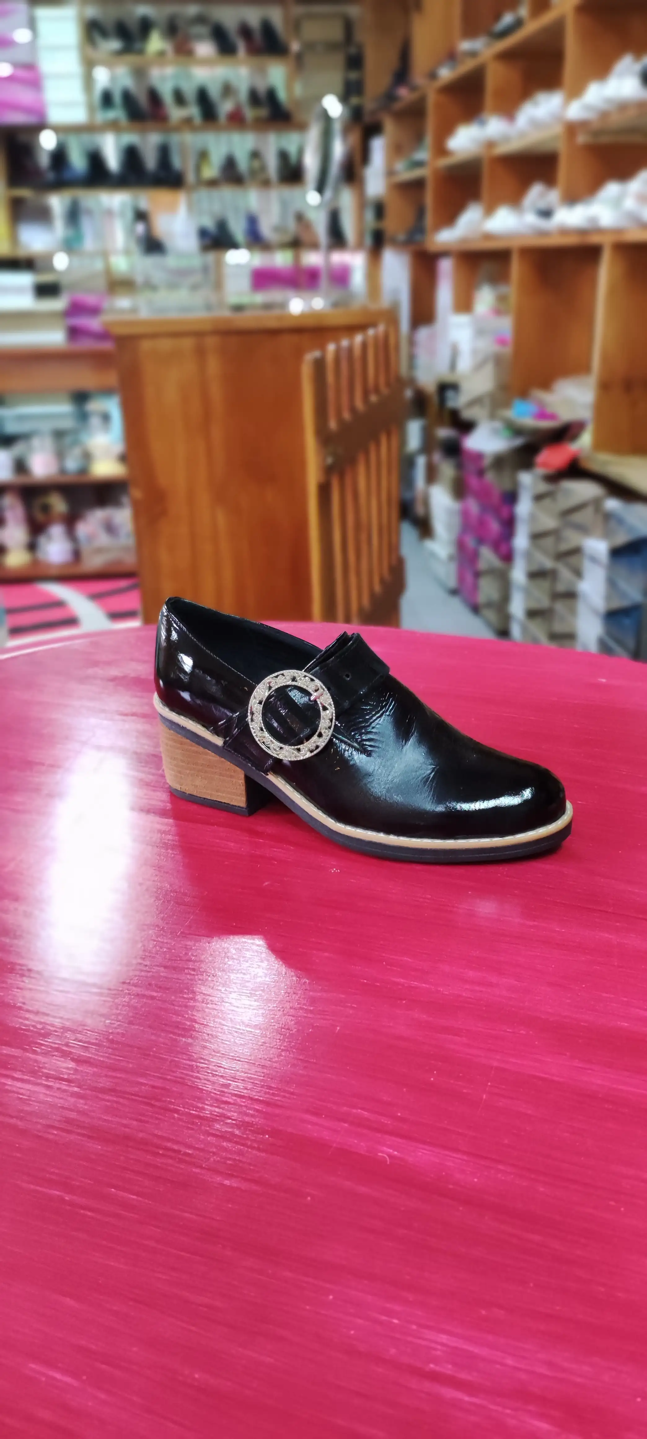 Zapato negro hebilla