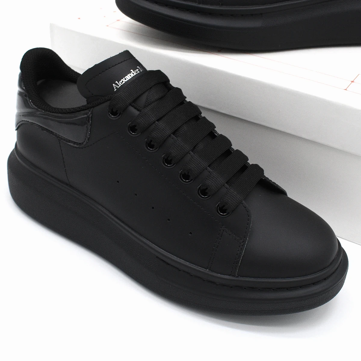 Alexander McQueen Oversized en negro 7