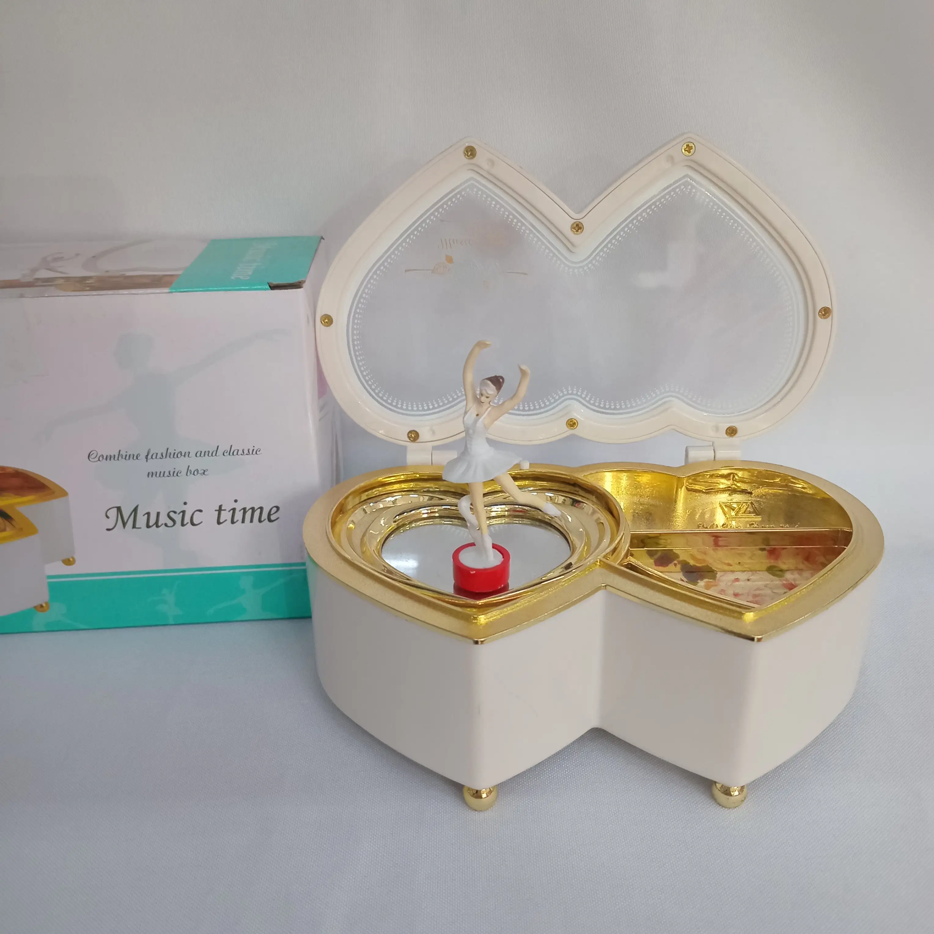 Caja corazon con bailarina