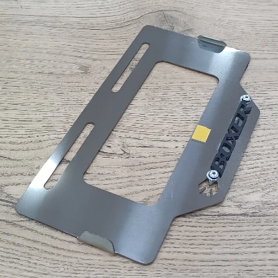 Boxer Ct 100 / 125 / 150/ KS / S / Porta placa Acero cromado logo 3d negro ML