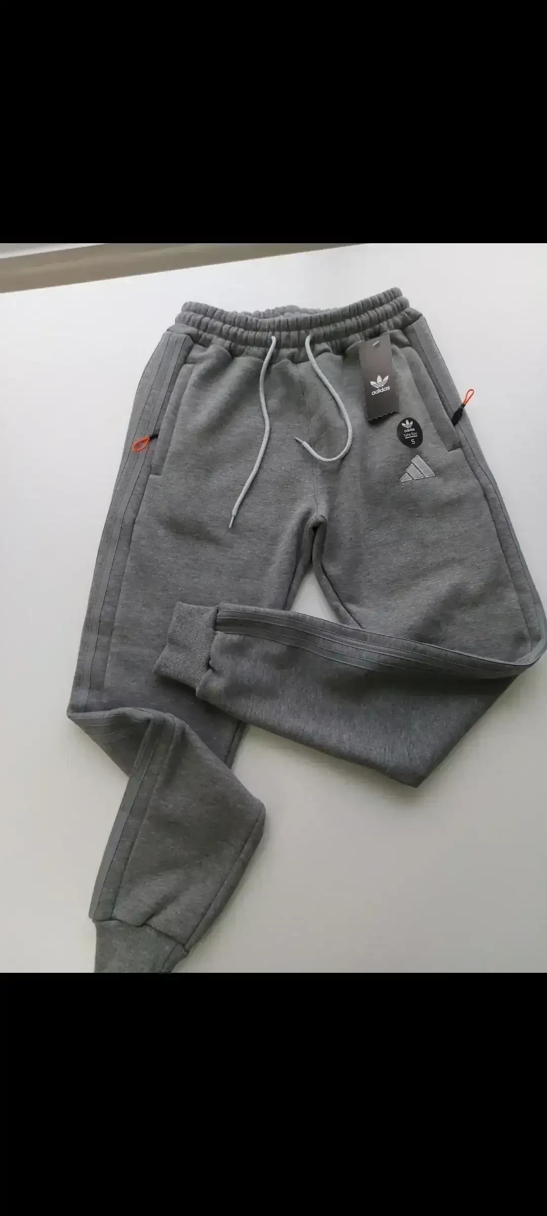 JOGGIN FRISA INVISIBLE PEINADA