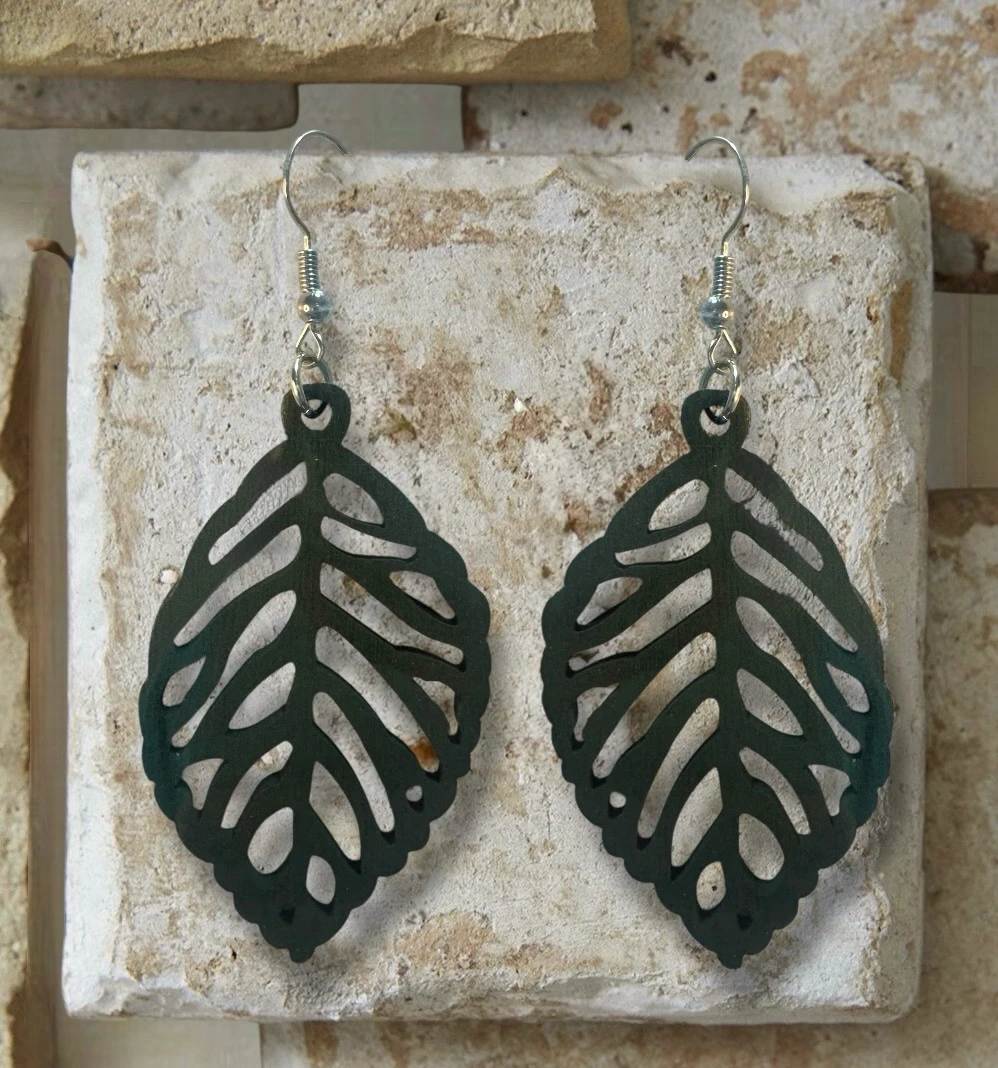 Pendientes con diseño de hoja en tono verde