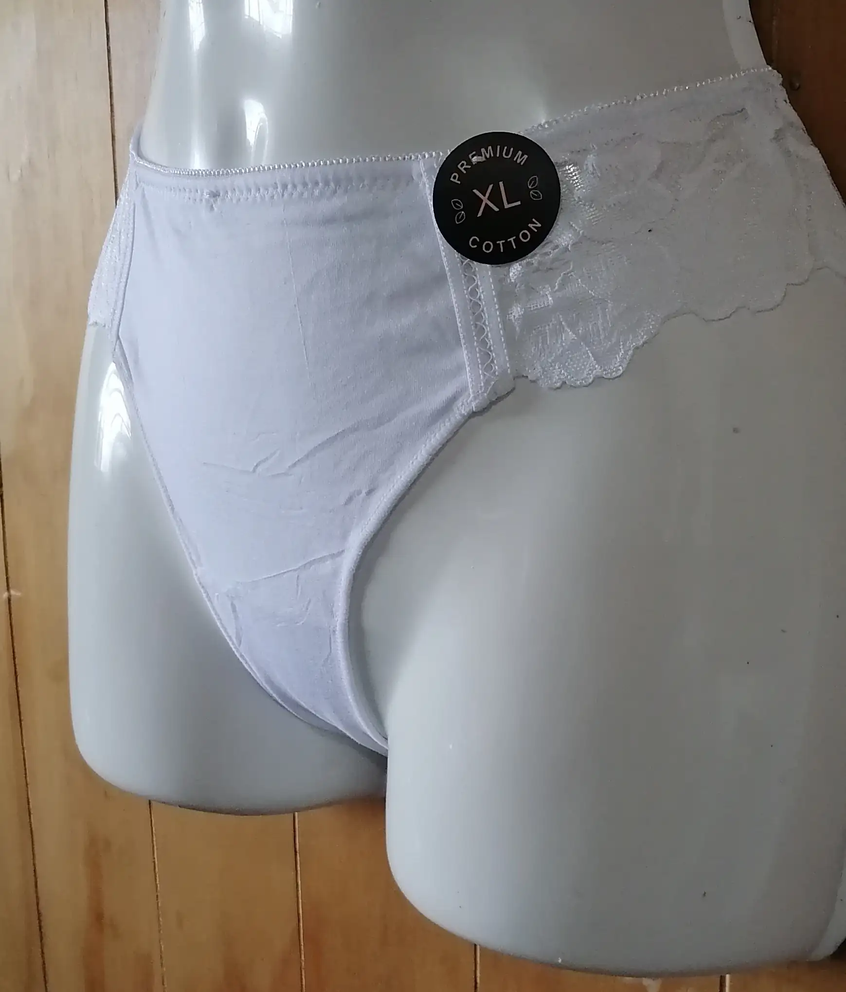 Tanga encaje blanca  3