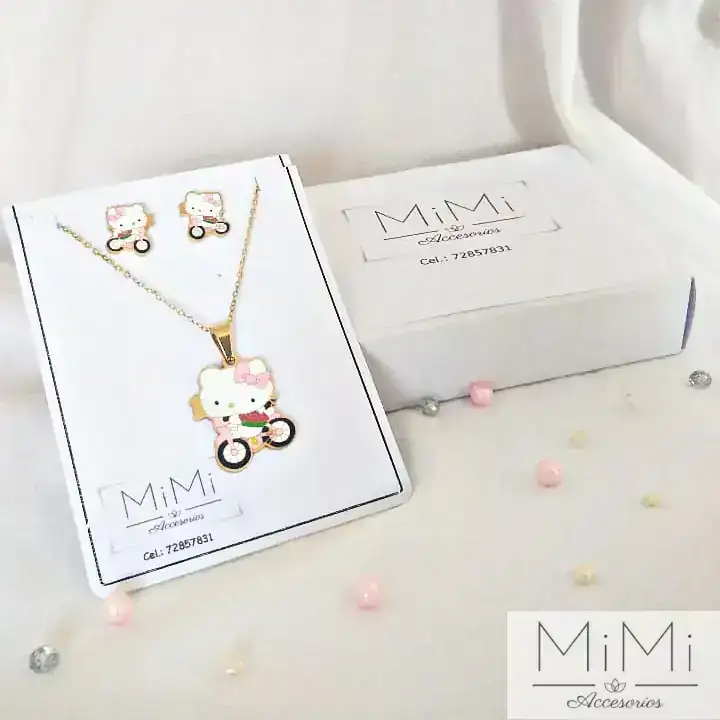 Conjunto cadenita, dije y aretes Hello Kitty en acero inoxidable