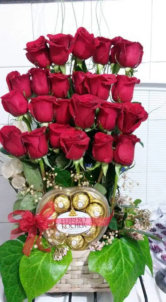Arreglo Rosas y ferreros