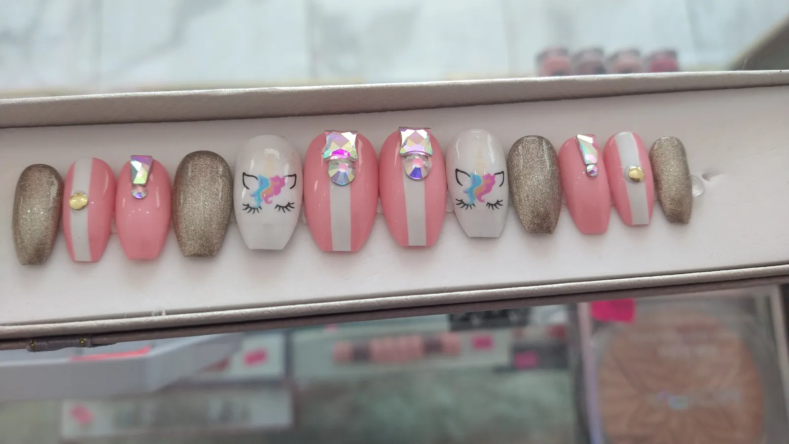 Uñas unicornio