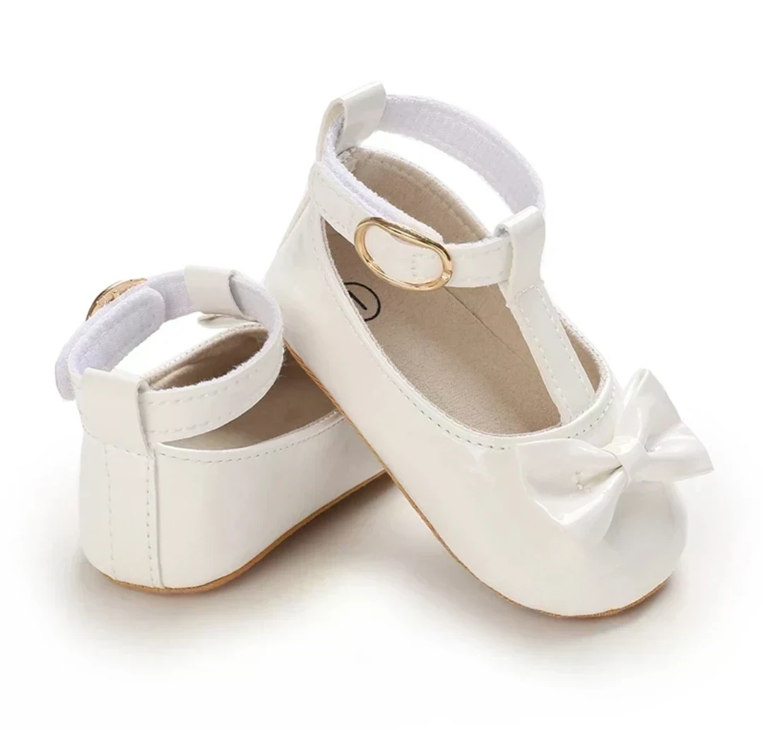 ZAPATITOS BLANCOS LAZOS 5