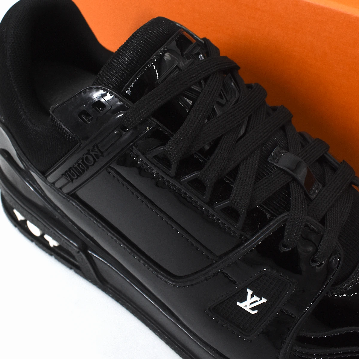 LV Trainer Negro Satin 5