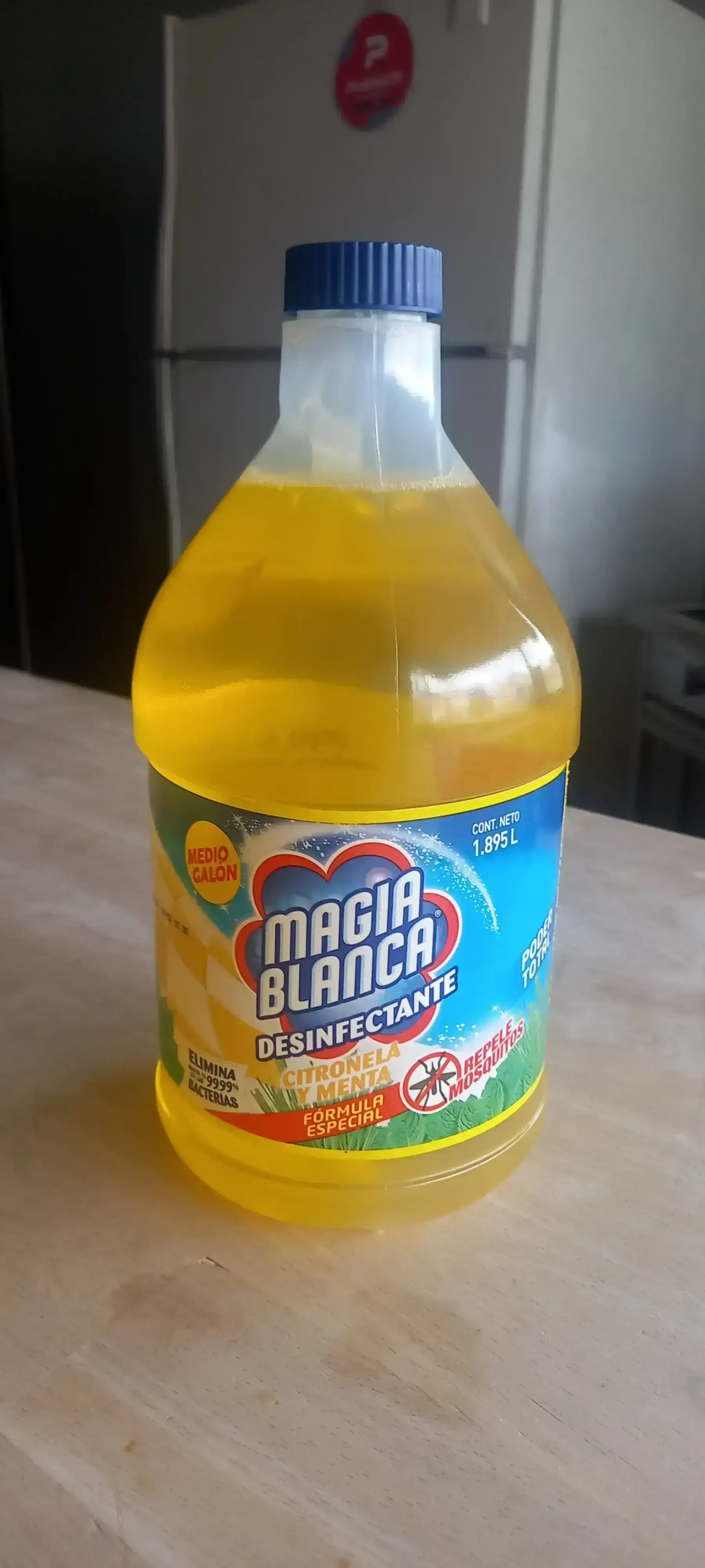 Desinfectante magia blanca medio galón 