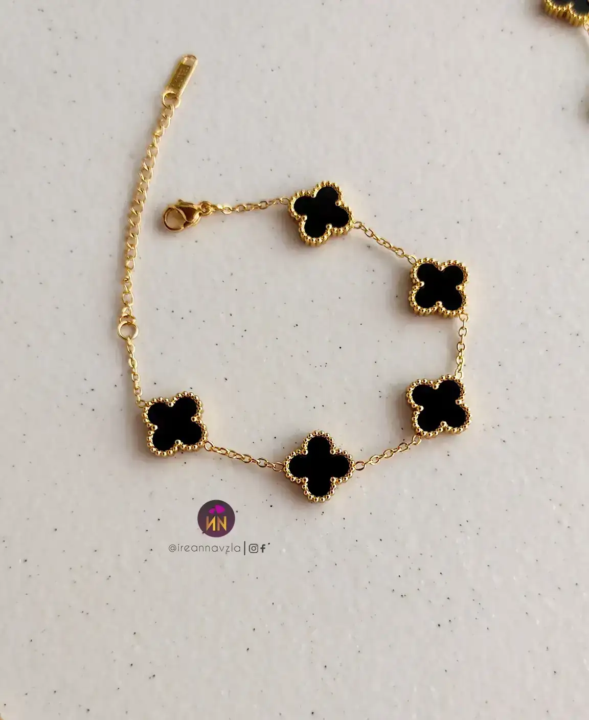 Pulsera trébol VC negra✨