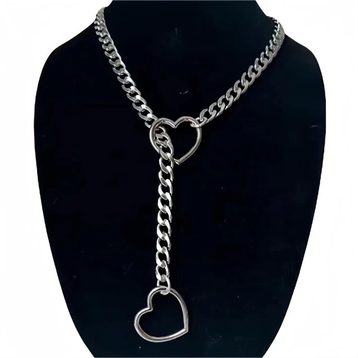 Collar de ahorque con cadena y extremo en forma de corazon