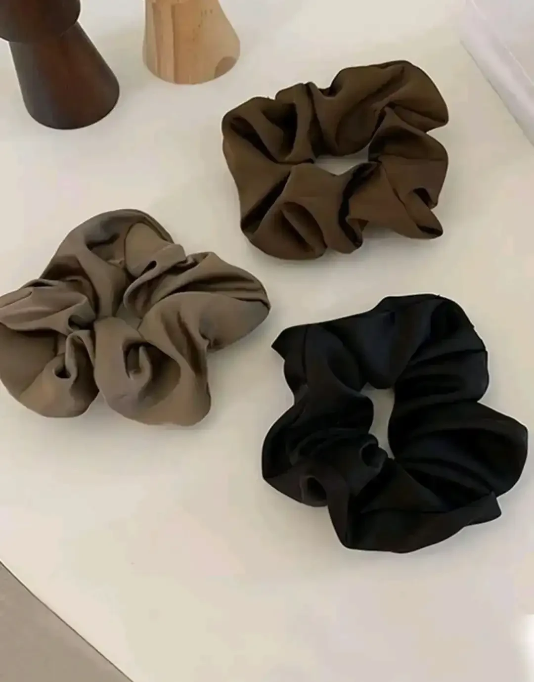 1 Scrunch de satén  2