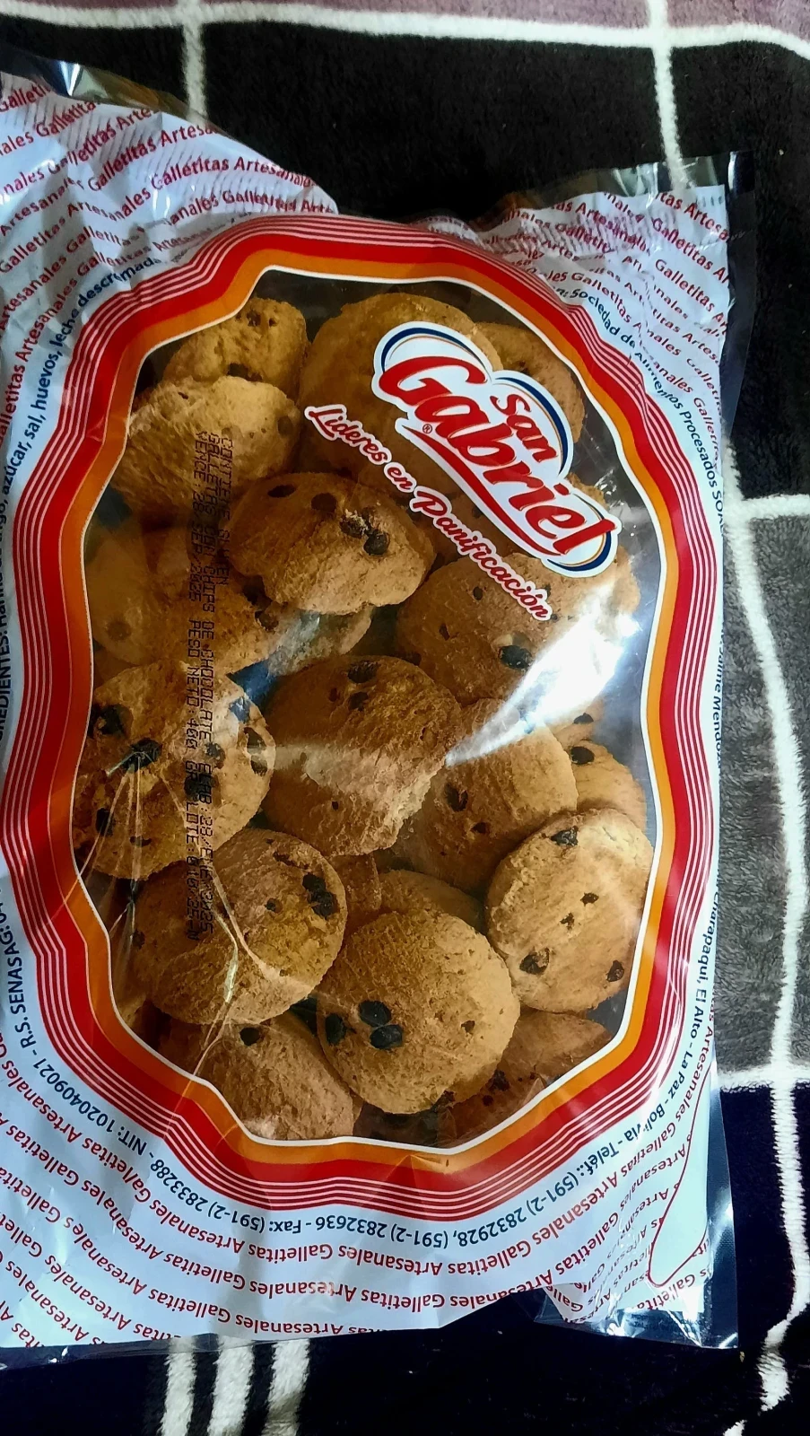 CON CHISPAS DE CHOCOLATES SAN GABRIEL EN BANDEJA