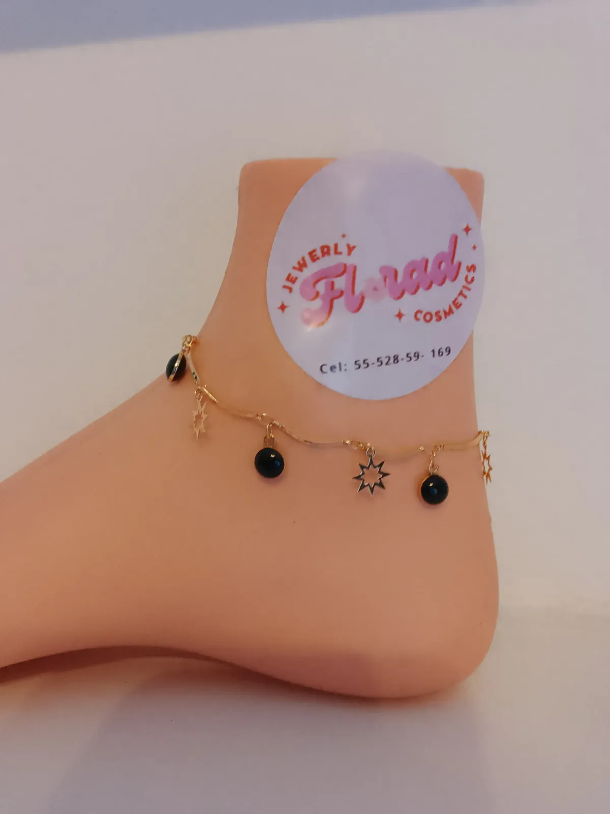 Tobillera sencilla de piedritas negras 
