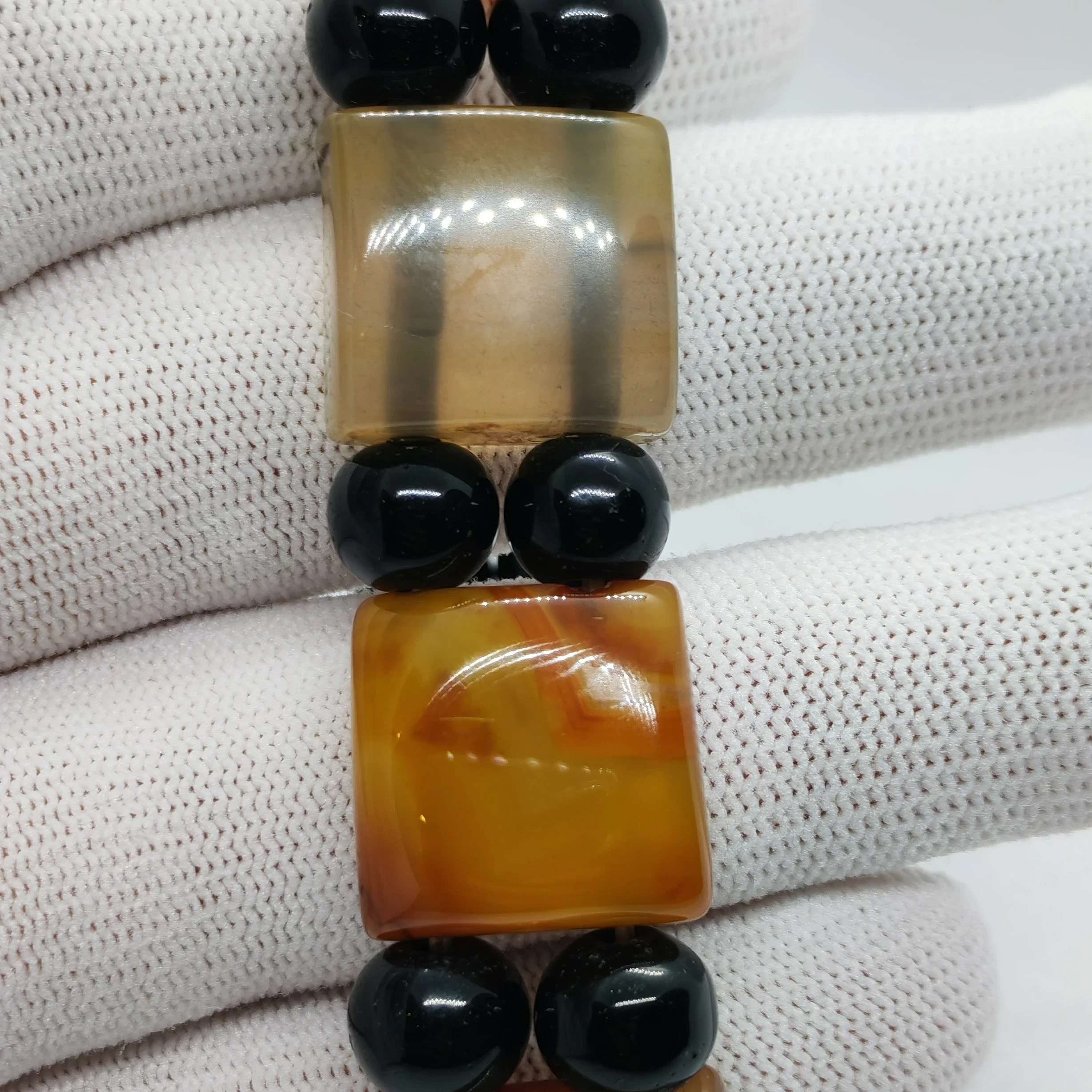 Pulsera elástica de ónix y espinelas