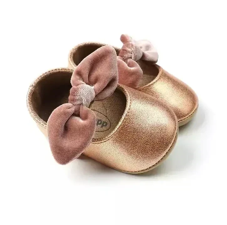 ZAPATITOS ORO 2