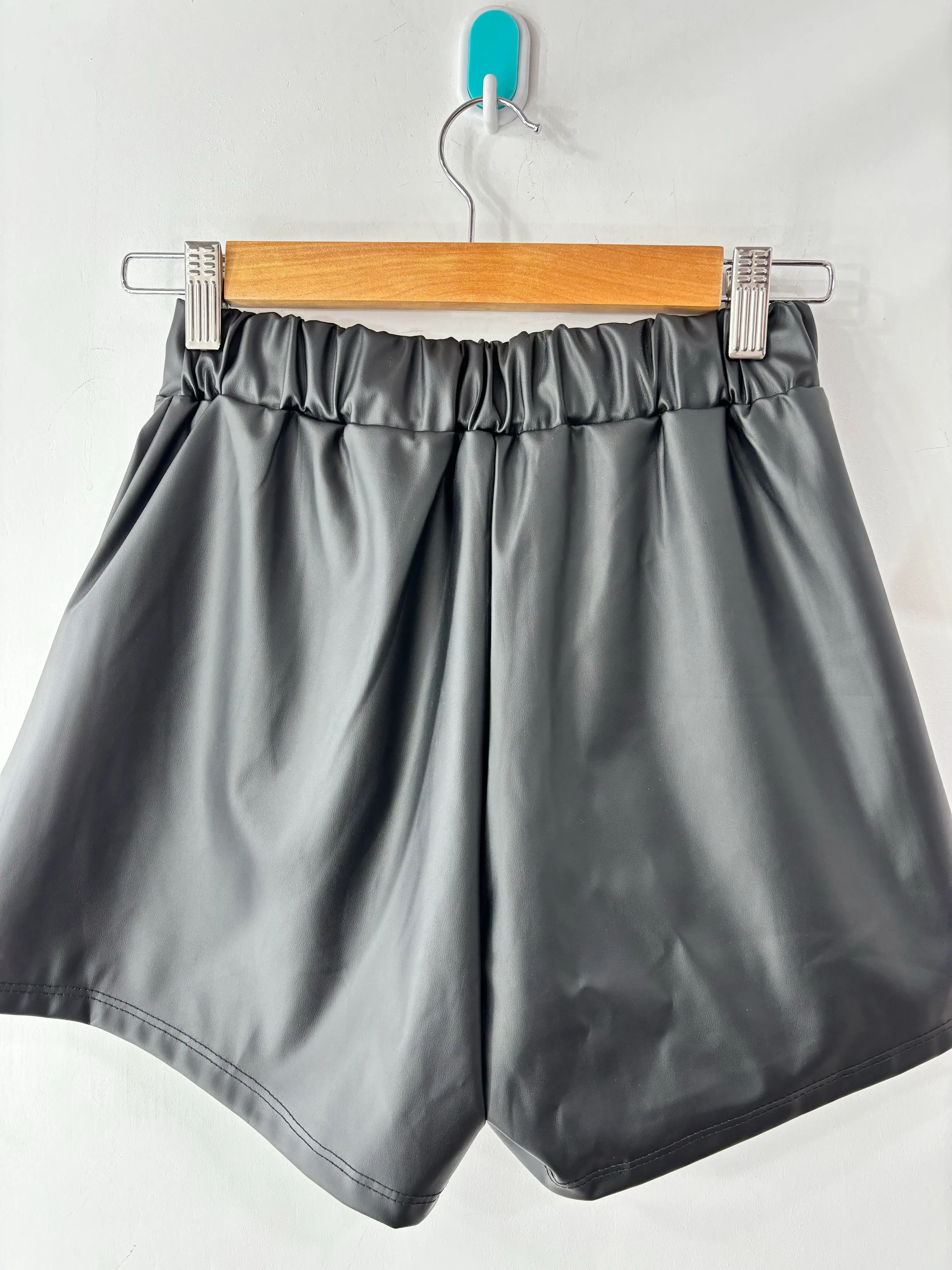 Short eco cuero 2