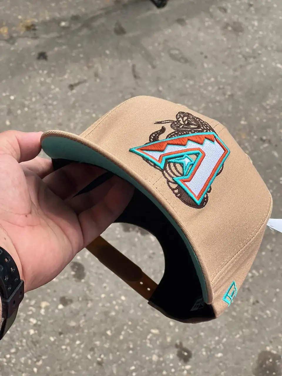 Caps