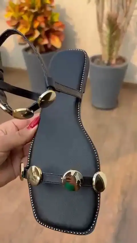 SANDÁLIA PRETO/ DOURADO  3