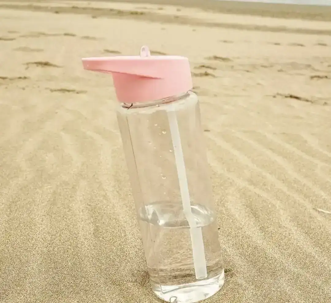 Botellas lisas con pico.