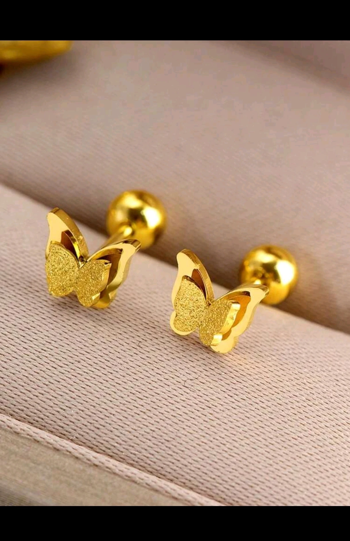 Pendientes Topos Mariposa Bidimensional - Zarcillos Minimalistas en Acero Inoxidable con Baño de Oro 18K 6
