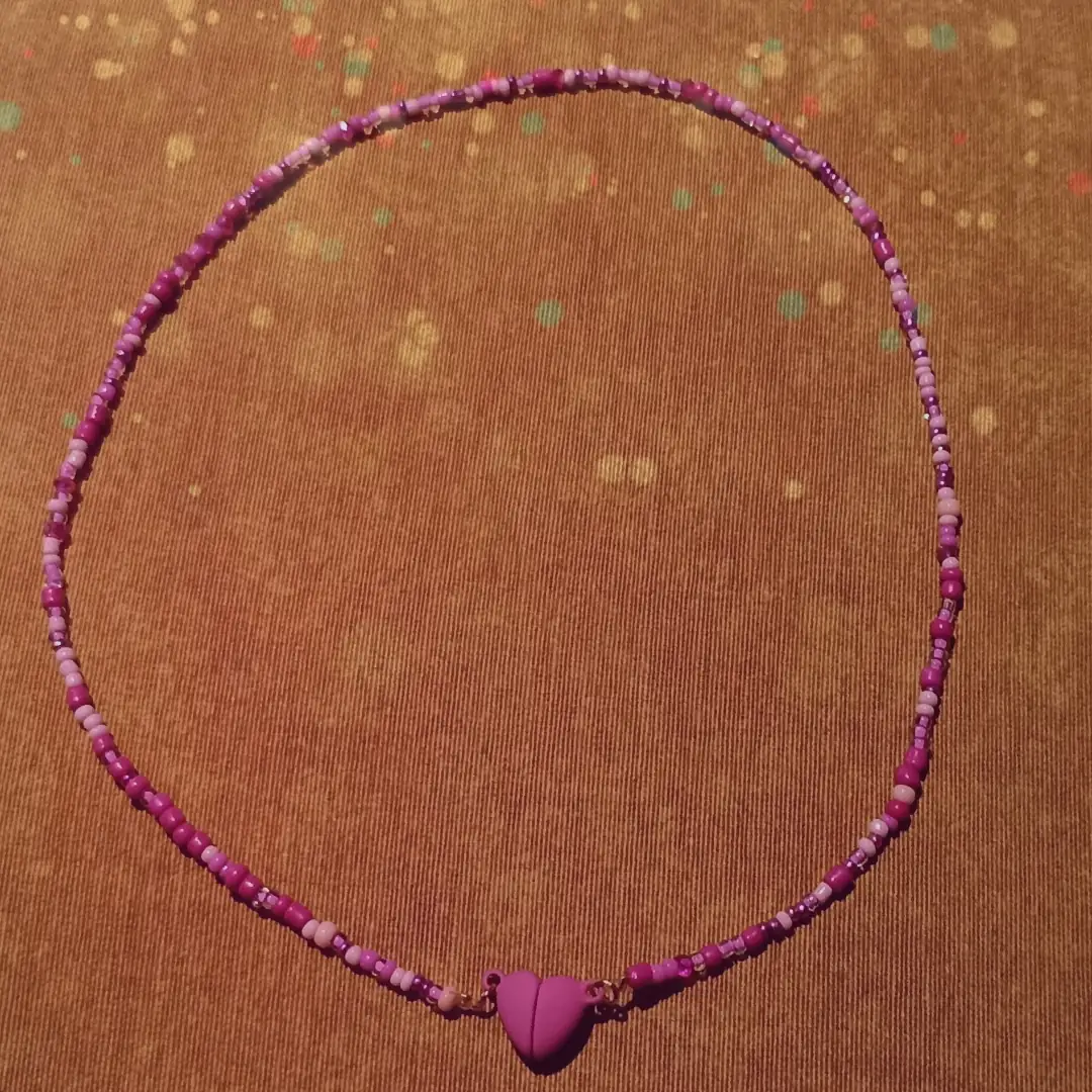 Collar con corazón de imán