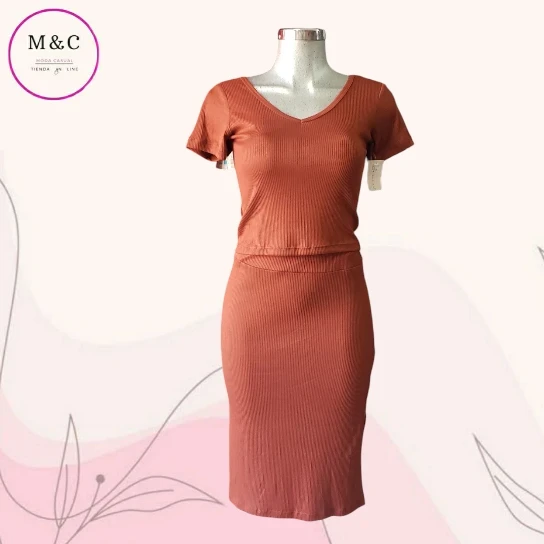 Conjunto Talla Mediano falda y blusa 