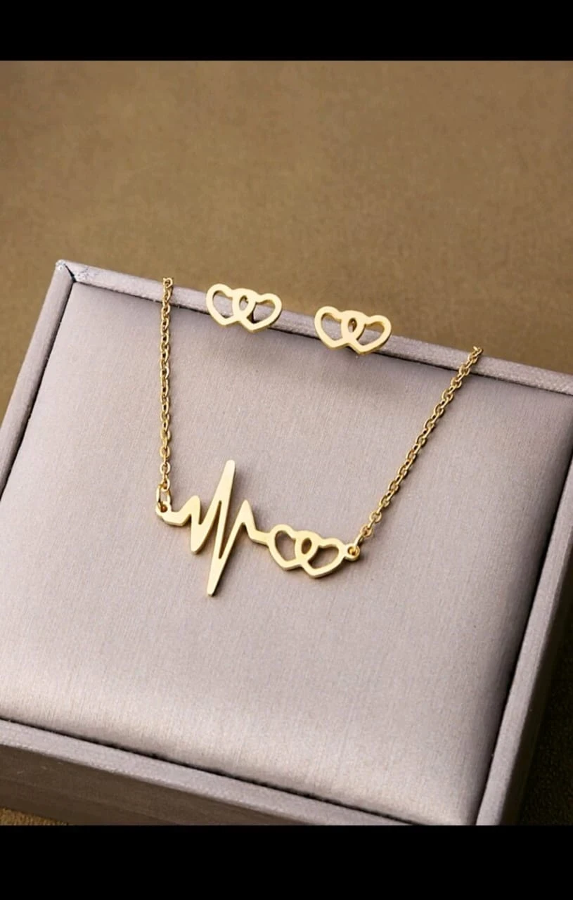 Set de collar y pendientes con diseño de corazón y latidos 