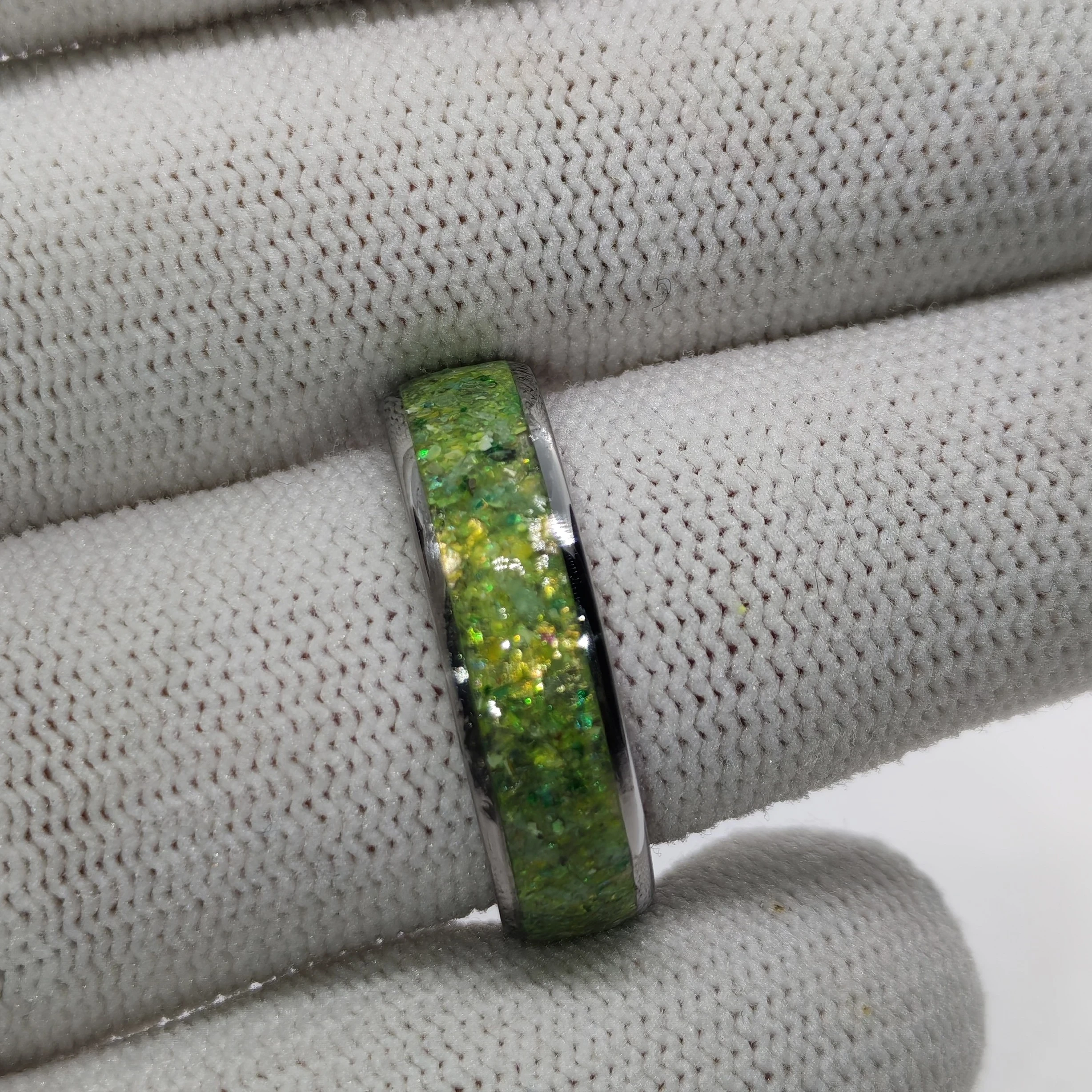 Anillo Talla 8 con Esmeraldas y Mica Verde Amarilla  6