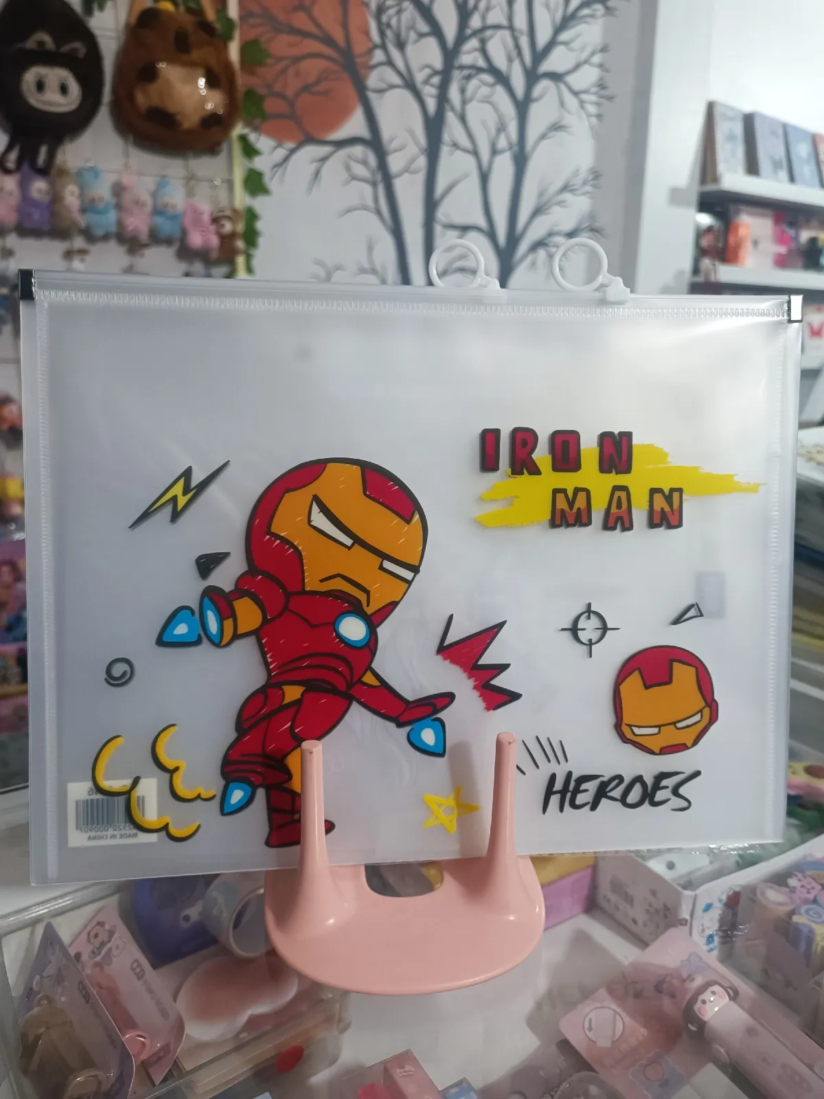 Carpeta tipo sobre. SÚPER HÉROES  2