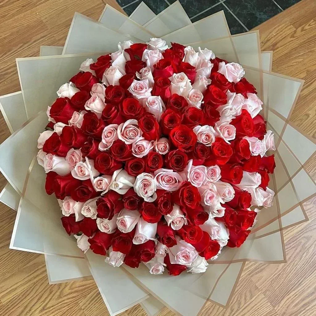 R16 Ramo 100 Rosas Combinado 