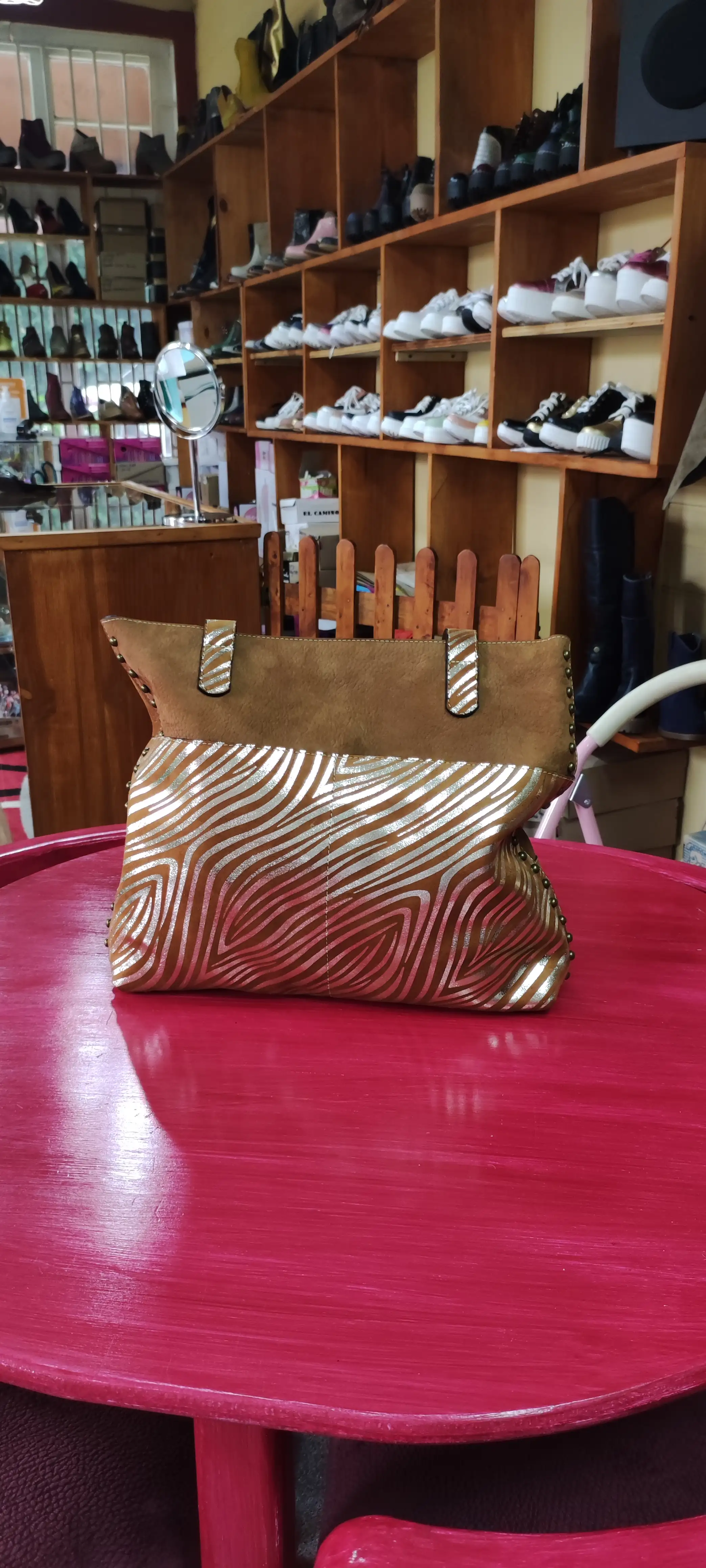 Bolso cafe cebra con bolsillo