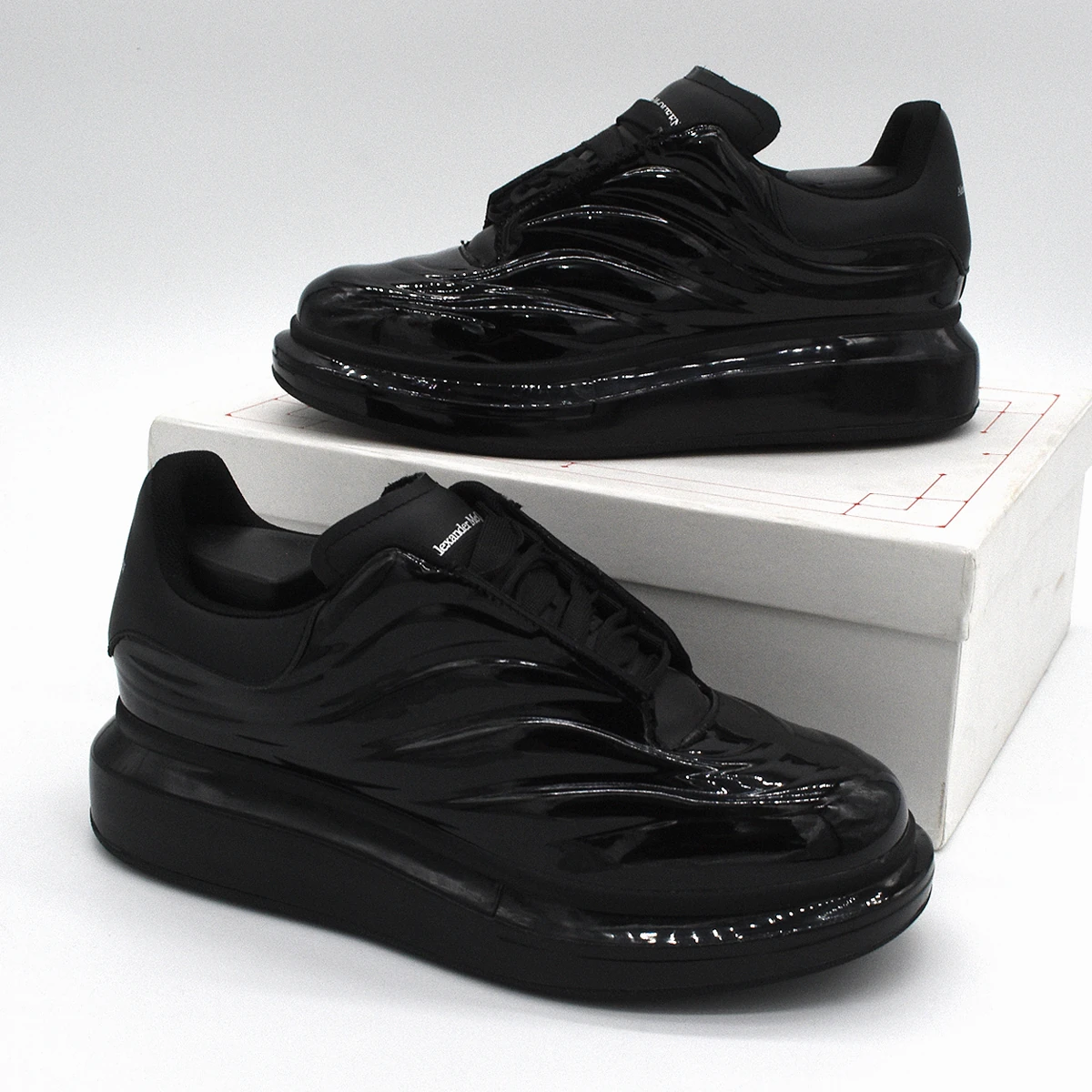 Alexander McQueen Oversized en negro brillante 7