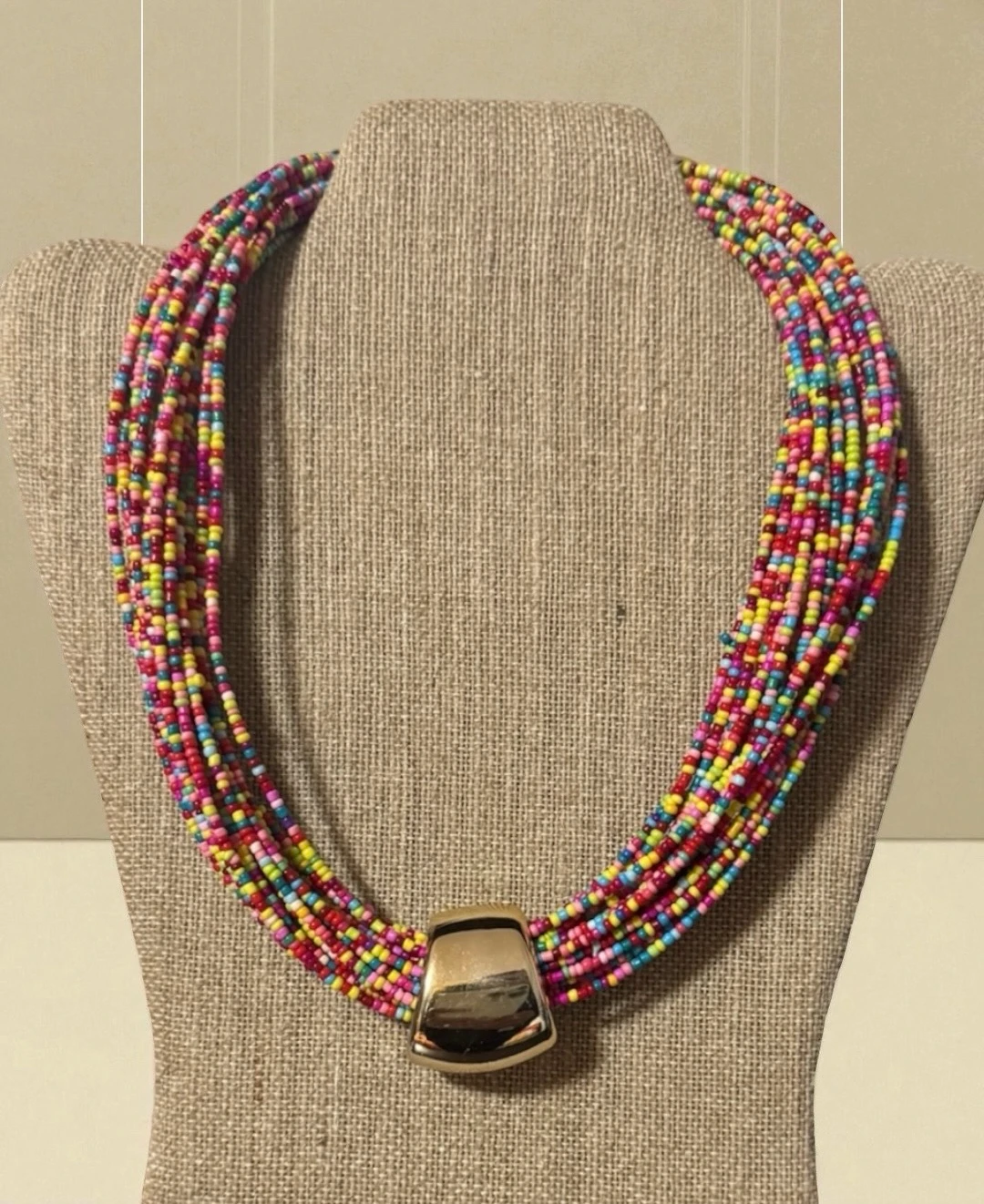 Collar milticapa de Mostacilla