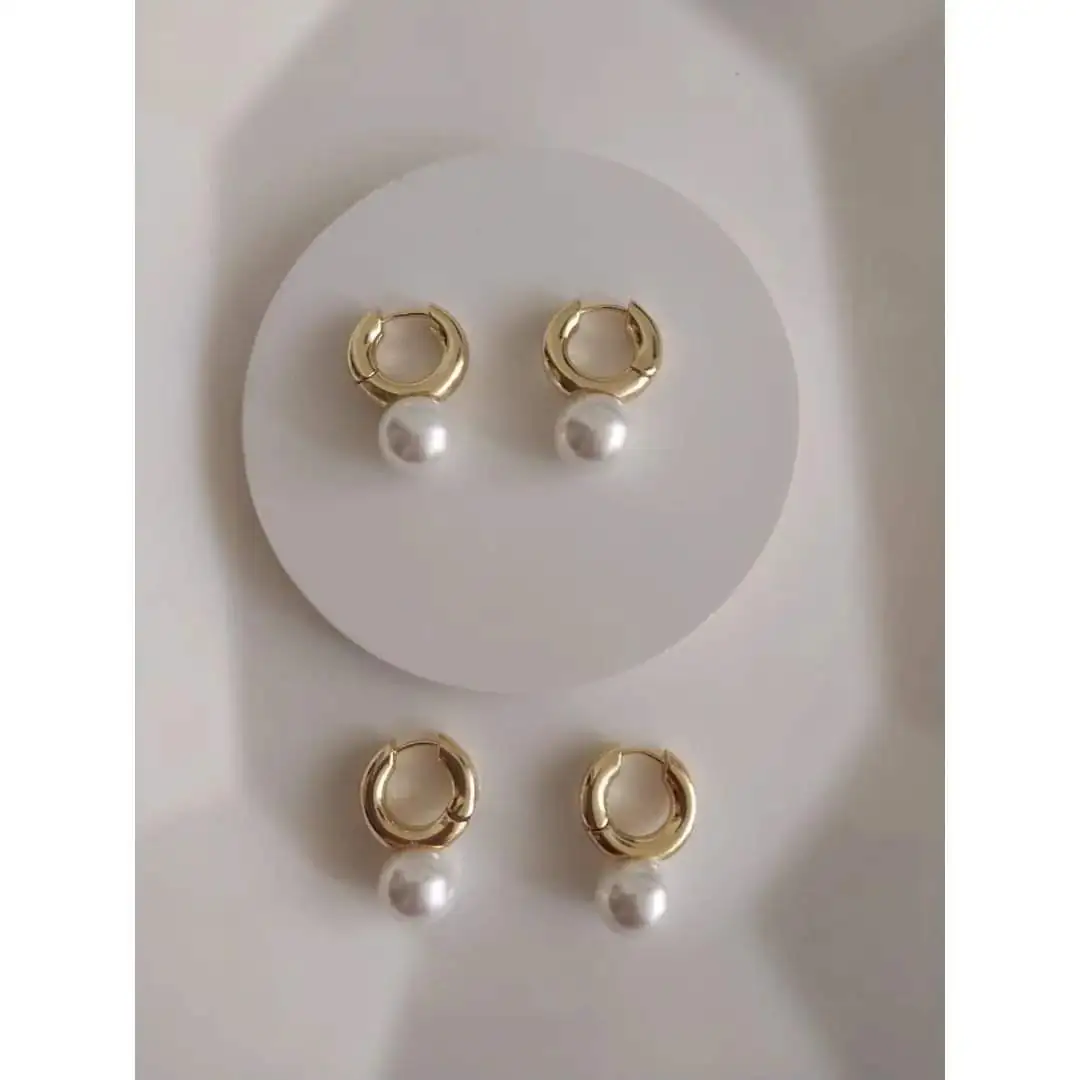 Aretes con Perla checa