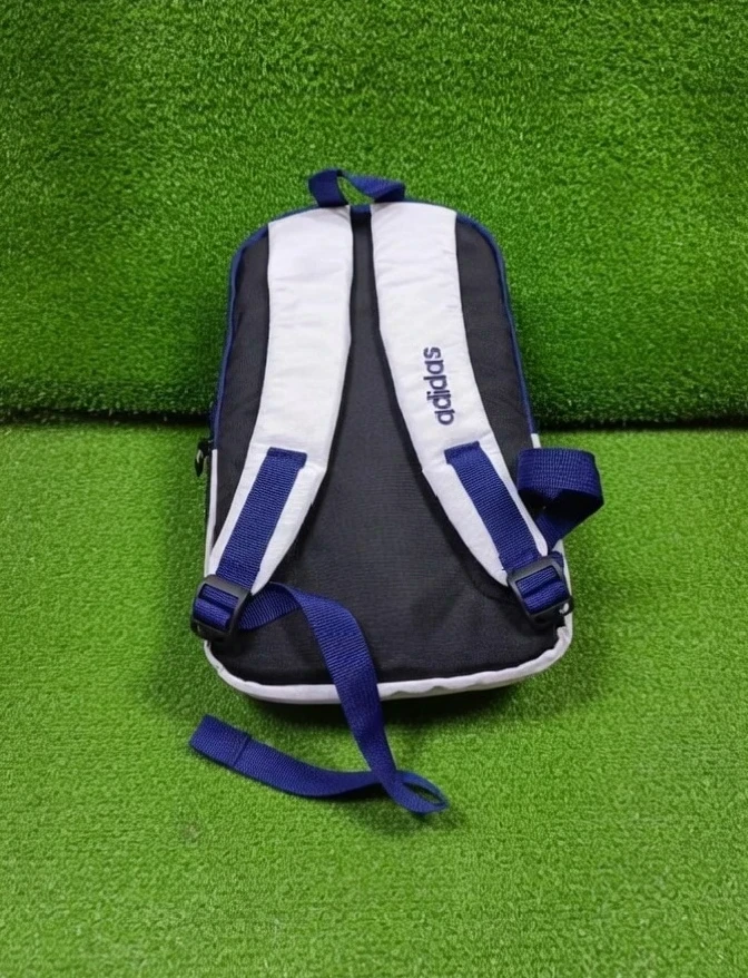 PEQUE MOCHILA R.MADRID  3