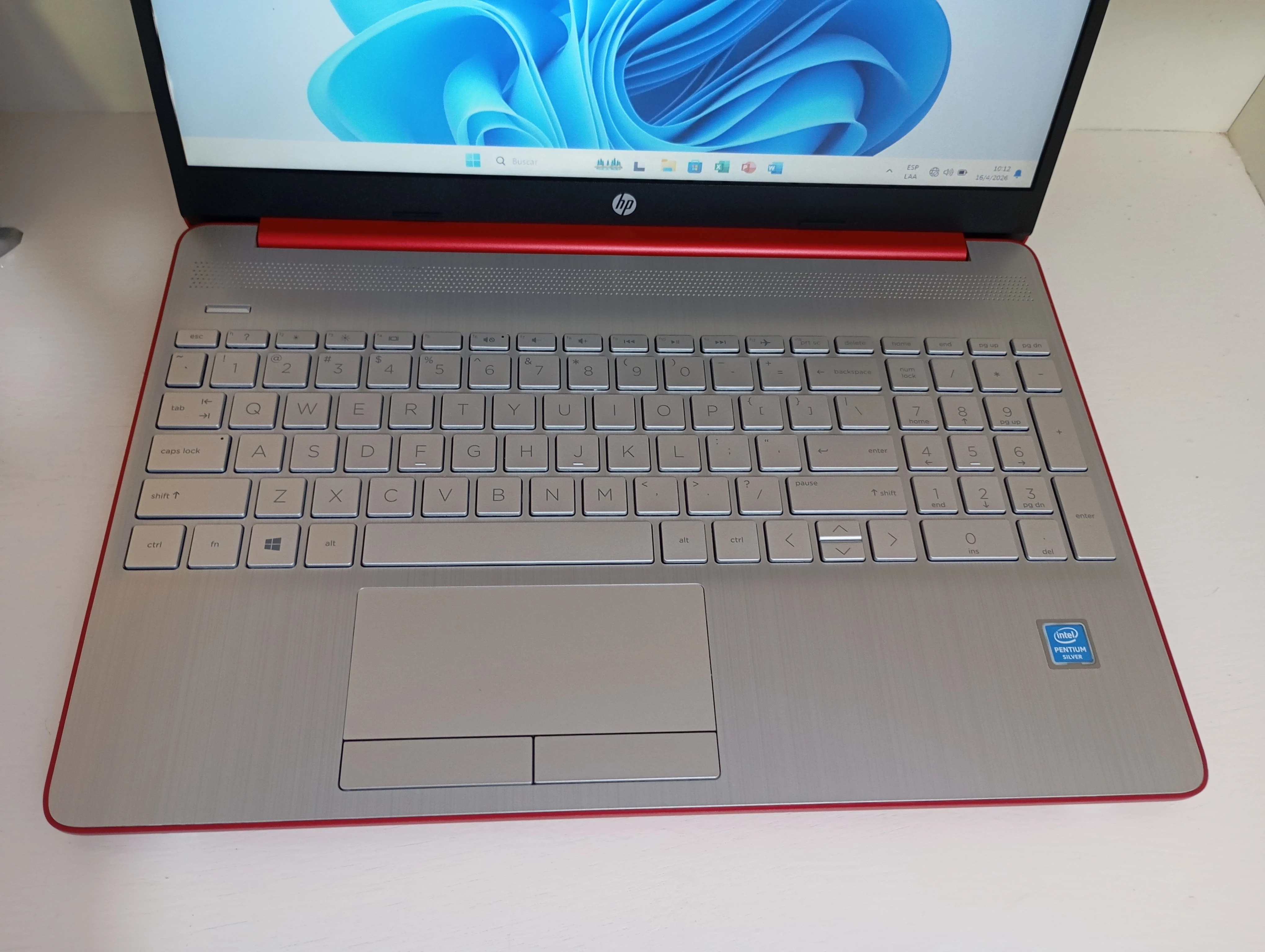 Noteb. HP Pentium Silver. Semi Nueva C/ Cargador . Sin Detalles  2