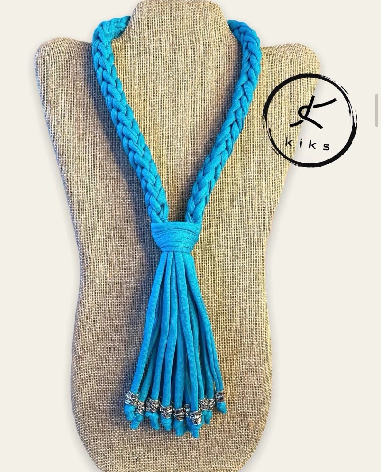 Collar de Trapillo tipo Corbata