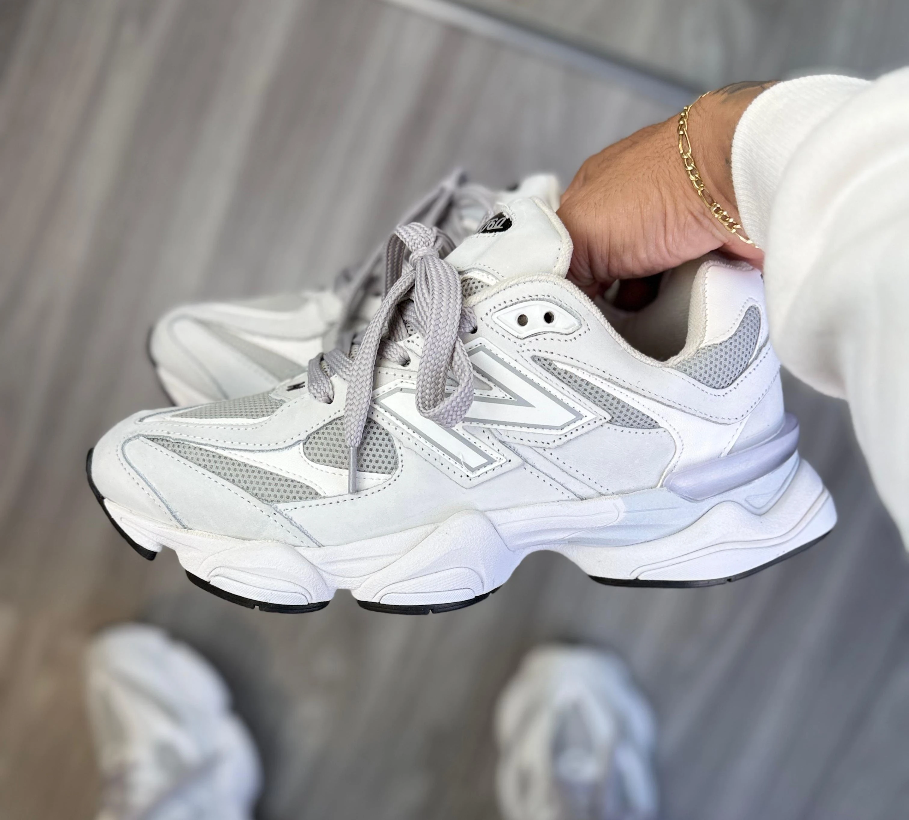 TÊNIS NEW BALANCE 9060 COURO