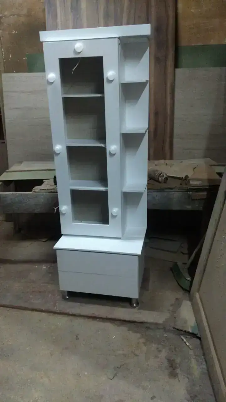Espejo y nochero 3
