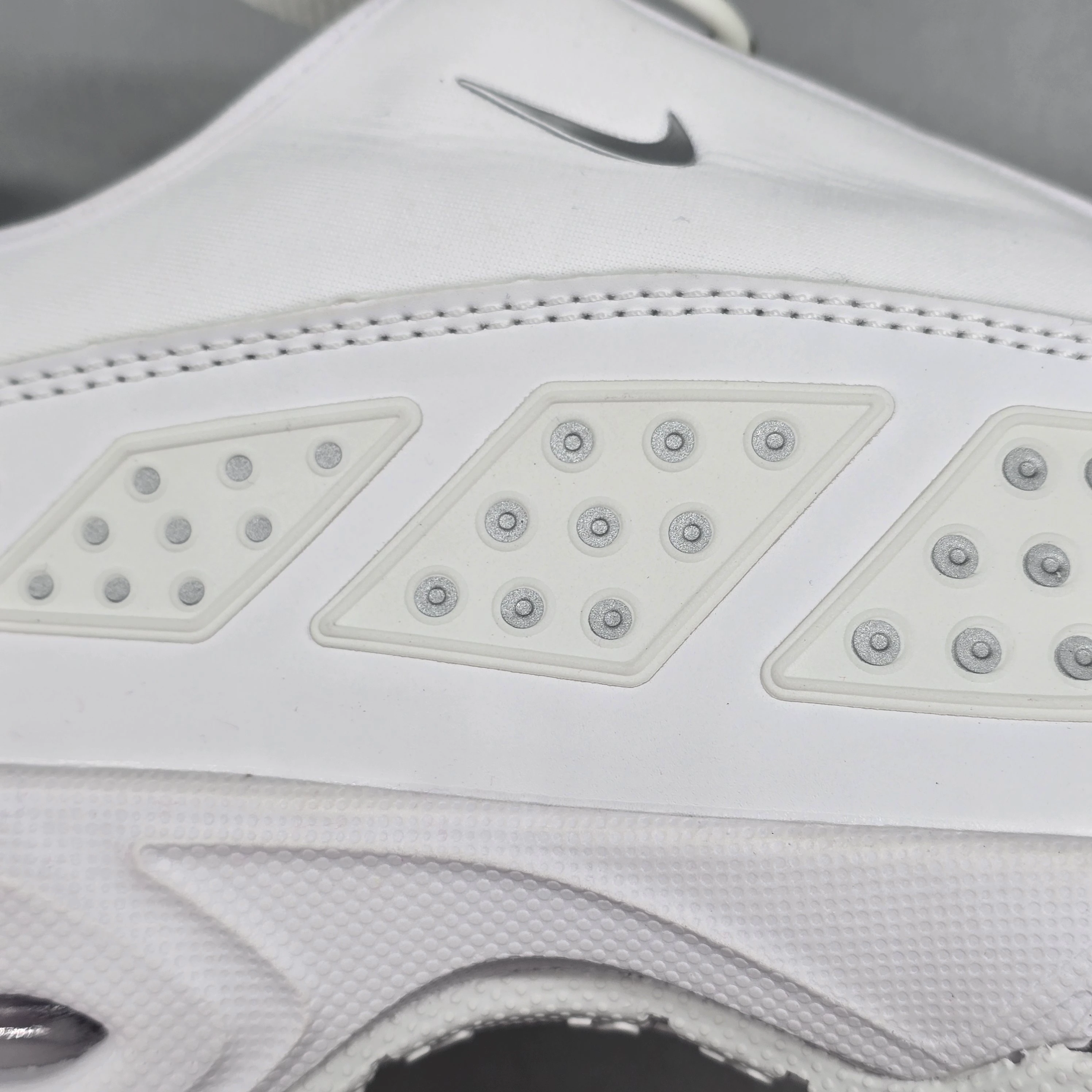 NIKE AIR MAX SNDR (1.1) 9