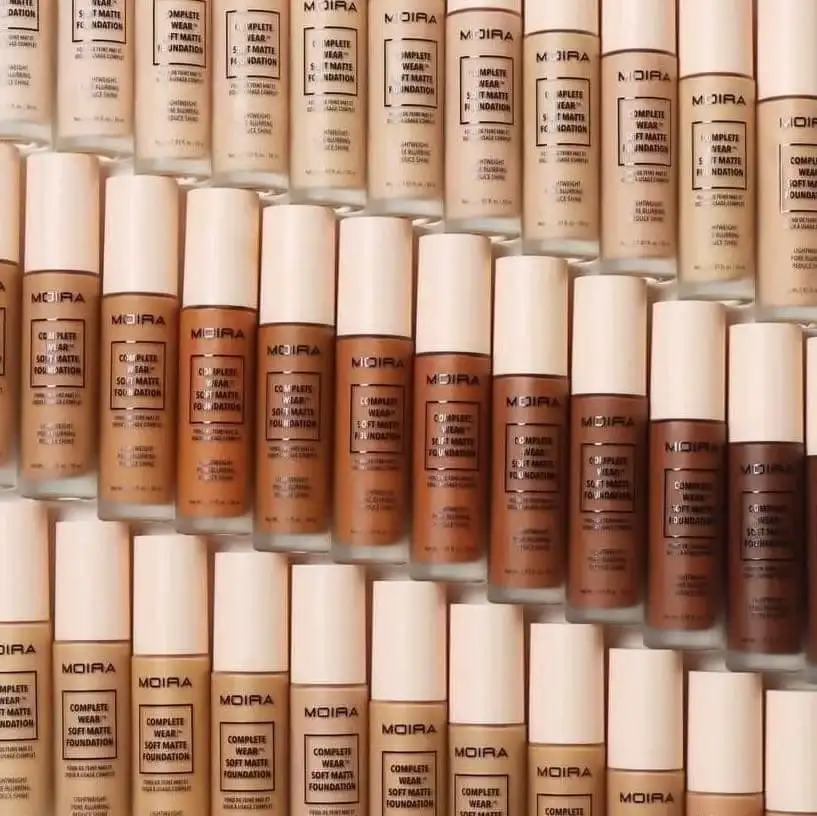 Base moira complet wear soft matte foundation 10