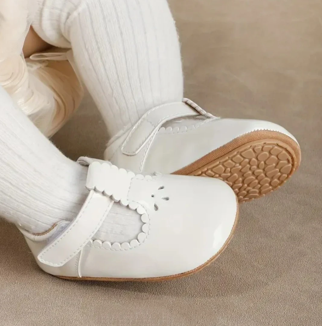 ZAPATITOS BLANCOS