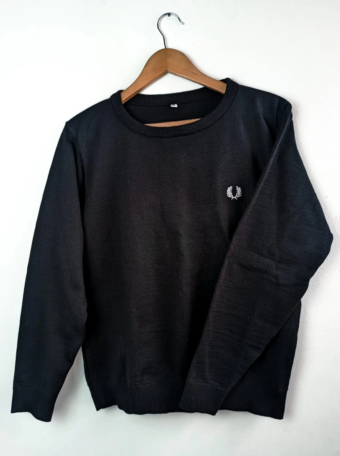 Jersey en hilo negro cuello redondo 